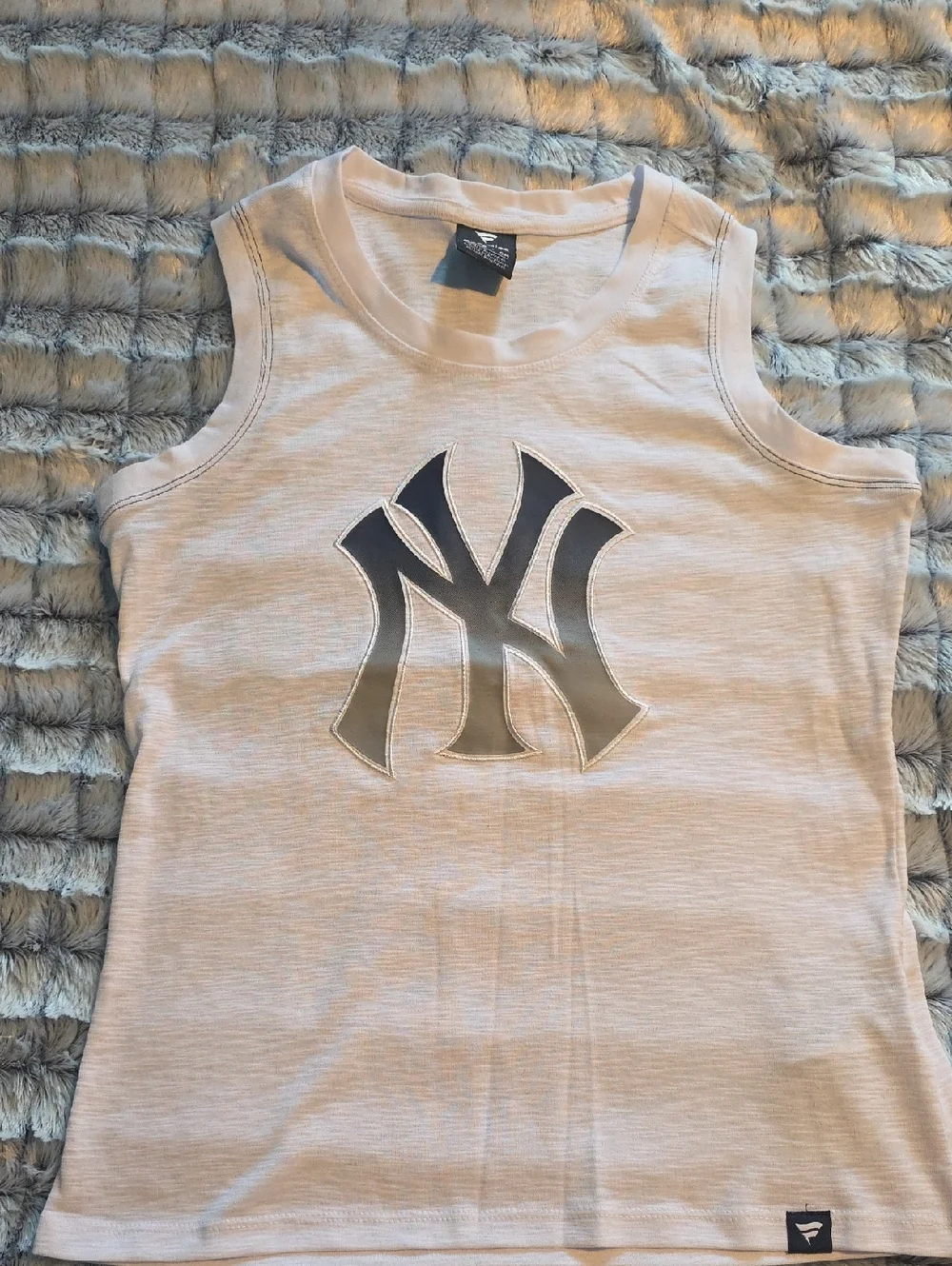 Women's NY Yankees Top - Picture 2 of 2